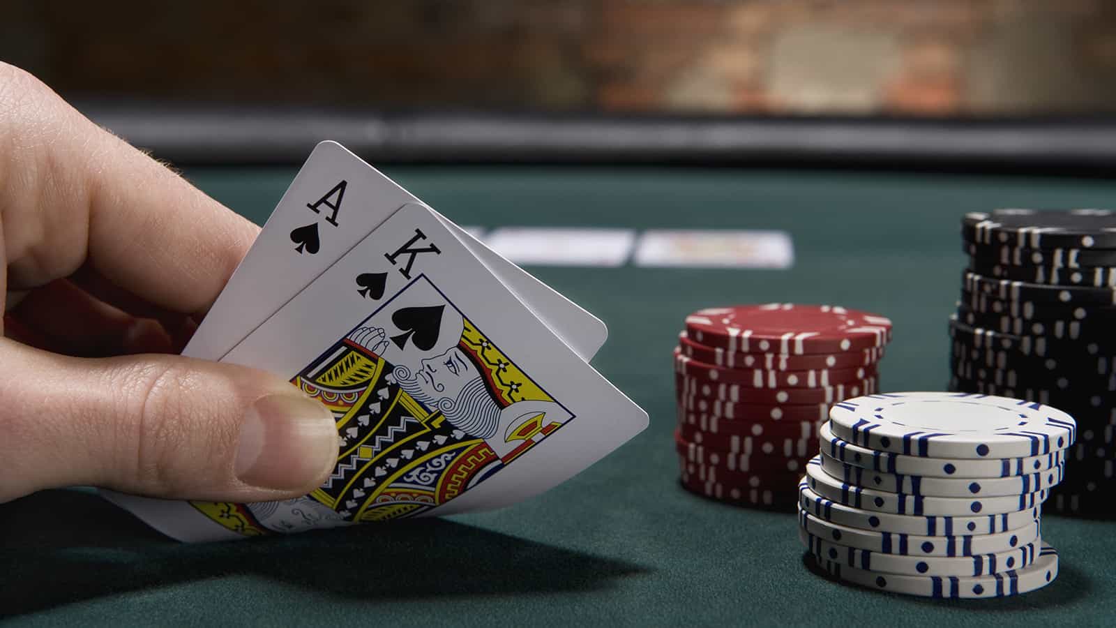 Người chơi được phép đặt cược nhiều tay khi đến với phiên bản blackjack online.